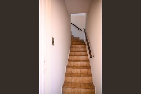 Casa para alugar com 188m², 4 quartos e 3 vagas Casa para alugar com 188m², 4 quartos e 3 vagasEscada para Edícula