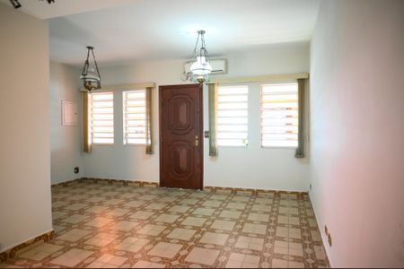 Casa para alugar com 188m², 4 quartos e 3 vagas Casa para alugar com 188m², 4 quartos e 3 vagasSala