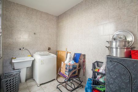 Casa à venda com 351m², 2 quartos e 2 vagas Casa à venda com 351m², 2 quartos e 2 vagasÁrea externa