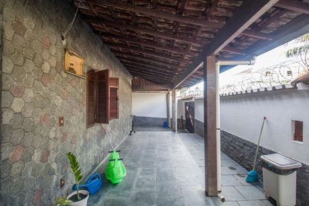 Casa à venda com 351m², 2 quartos e 2 vagas Casa à venda com 351m², 2 quartos e 2 vagasÁrea externa