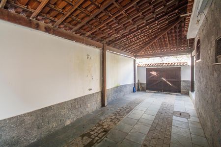 Casa à venda com 351m², 2 quartos e 2 vagas Casa à venda com 351m², 2 quartos e 2 vagasÁrea externa