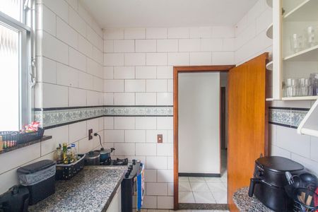 Casa à venda com 351m², 2 quartos e 2 vagas Casa à venda com 351m², 2 quartos e 2 vagasCozinha