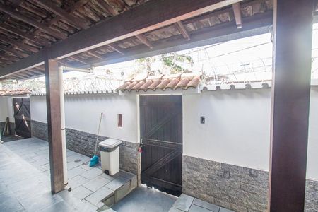 Casa à venda com 351m², 2 quartos e 2 vagas Casa à venda com 351m², 2 quartos e 2 vagasÁrea externa
