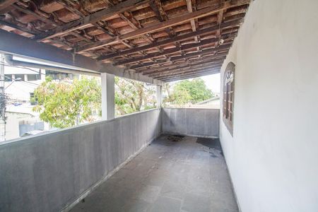 Casa à venda com 351m², 2 quartos e 2 vagas Casa à venda com 351m², 2 quartos e 2 vagasTerraço