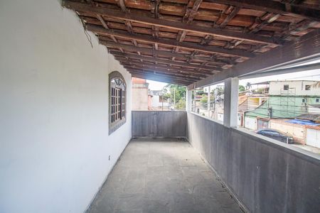 Casa à venda com 351m², 2 quartos e 2 vagas Casa à venda com 351m², 2 quartos e 2 vagasTerraço