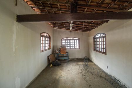 Casa à venda com 351m², 2 quartos e 2 vagas Casa à venda com 351m², 2 quartos e 2 vagasTerraço