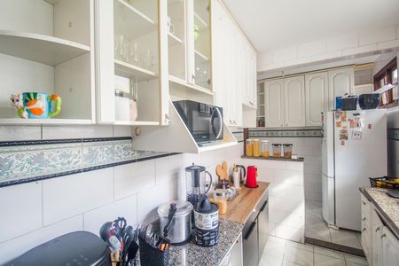 Casa à venda com 351m², 2 quartos e 2 vagas Casa à venda com 351m², 2 quartos e 2 vagasCozinha