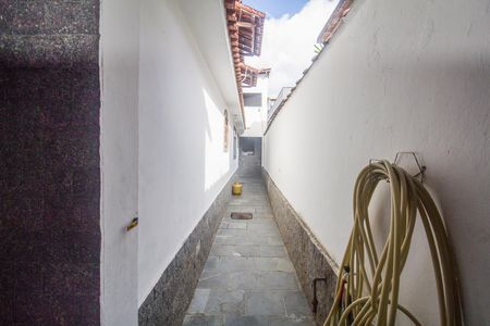 Casa à venda com 351m², 2 quartos e 2 vagas Casa à venda com 351m², 2 quartos e 2 vagasÁrea externa