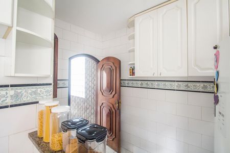 Casa à venda com 351m², 2 quartos e 2 vagas Casa à venda com 351m², 2 quartos e 2 vagasCozinha