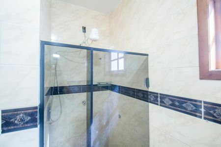 Casa à venda com 351m², 2 quartos e 2 vagas Casa à venda com 351m², 2 quartos e 2 vagasBanheiro
