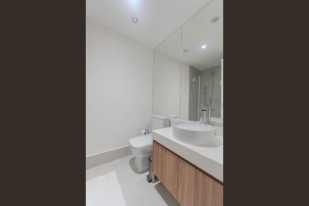Banheiro de kitnet/studio para alugar com 1 quarto, 25m² em Bela Vista, São Paulo