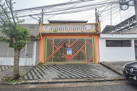 Casa à venda com 243m², 2 quartos e 2 vagas Casa à venda com 243m², 2 quartos e 2 vagasFachada