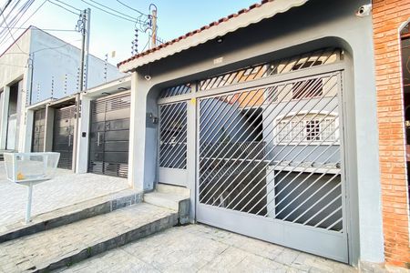 Casa para alugar com 285m², 3 quartos e 5 vagas Casa para alugar com 285m², 3 quartos e 5 vagasFachada