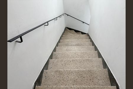 Apartamento para alugar com 90m², 3 quartos e sem vaga Apartamento para alugar com 90m², 3 quartos e sem vagaEscada de Entrada