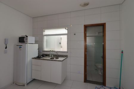 Quarto / Cozinha de kitnet/studio para alugar com 1 quarto, 15m² em Vila Sao Pedro, Santo André
