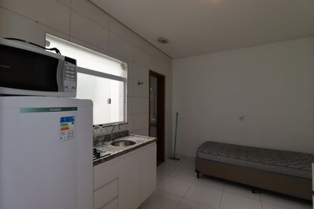 Quarto / Cozinha de kitnet/studio para alugar com 1 quarto, 15m² em Vila Sao Pedro, Santo André