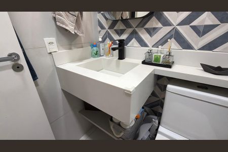 Apartamento à venda com 57m², 2 quartos e 1 vaga Apartamento à venda com 57m², 2 quartos e 1 vagaBanheiro