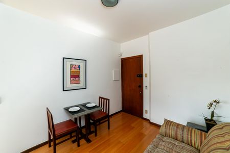 Sala de apartamento para alugar com 1 quarto, 37m² em Lourdes, Belo Horizonte