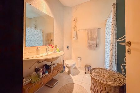Casa para alugar com 150m², 2 quartos e 3 vagas Casa para alugar com 150m², 2 quartos e 3 vagasBanheiro do Corredor