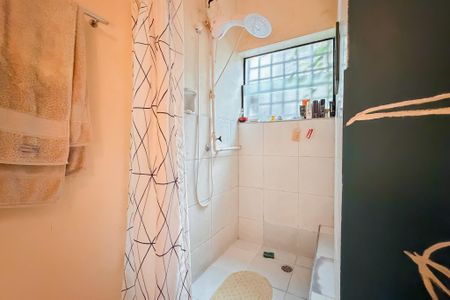 Casa para alugar com 150m², 2 quartos e 3 vagas Casa para alugar com 150m², 2 quartos e 3 vagasBanheiro do Corredor