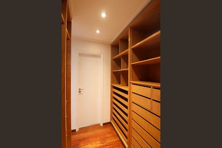 Apartamento à venda com 160m², 3 quartos e 3 vagas Apartamento à venda com 160m², 3 quartos e 3 vagasCloset da suíte 2