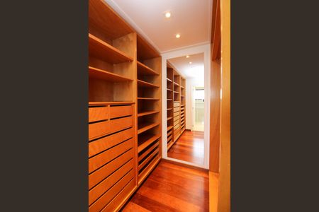 Apartamento à venda com 160m², 3 quartos e 3 vagas Apartamento à venda com 160m², 3 quartos e 3 vagasCloset da suíte 2