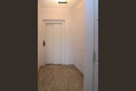 Apartamento à venda com 160m², 3 quartos e 3 vagas Apartamento à venda com 160m², 3 quartos e 3 vagasHall privativo
