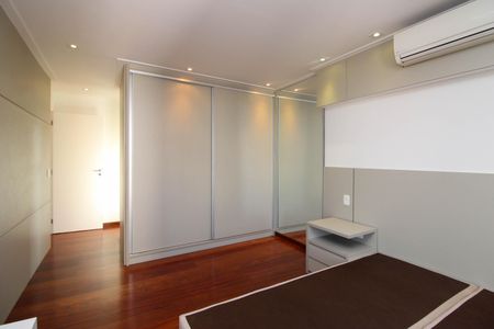 Apartamento à venda com 160m², 3 quartos e 3 vagas Apartamento à venda com 160m², 3 quartos e 3 vagasSuíte 2