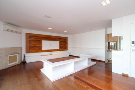 Apartamento à venda com 160m², 3 quartos e 3 vagas Apartamento à venda com 160m², 3 quartos e 3 vagasSala