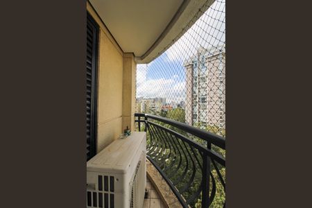 Apartamento à venda com 160m², 3 quartos e 3 vagas Apartamento à venda com 160m², 3 quartos e 3 vagasVaranda Suíte 2
