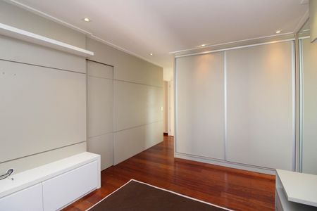 Apartamento à venda com 160m², 3 quartos e 3 vagas Apartamento à venda com 160m², 3 quartos e 3 vagasSuíte 2