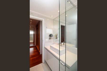 Apartamento à venda com 160m², 3 quartos e 3 vagas Apartamento à venda com 160m², 3 quartos e 3 vagasBanheiro 1 da suíte 2