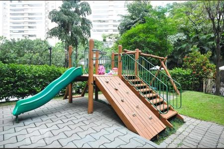 Apartamento à venda com 160m², 3 quartos e 3 vagas Apartamento à venda com 160m², 3 quartos e 3 vagasPlayground