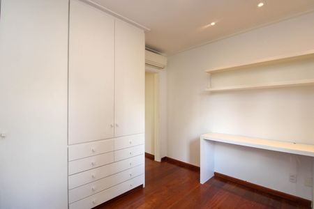 Apartamento à venda com 160m², 3 quartos e 3 vagas Apartamento à venda com 160m², 3 quartos e 3 vagasSuíte 1