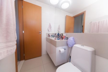 Apartamento à venda com 74m², 2 quartos e 2 vagas Apartamento à venda com 74m², 2 quartos e 2 vagasBanheiro suite 1