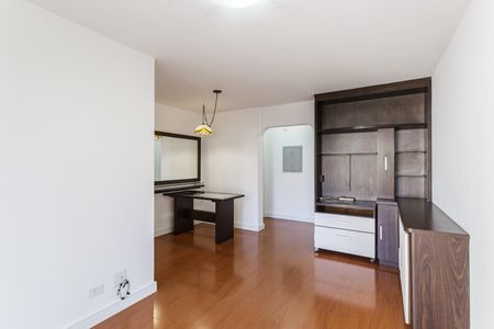 Sala de apartamento para alugar com 3 quartos, 74m² em Vila Olímpia, São Paulo