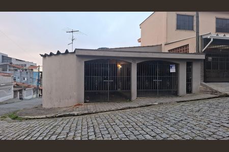Casa à venda com 200m², 2 quartos e 2 vagas Casa à venda com 200m², 2 quartos e 2 vagasFachada