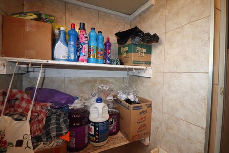 Casa à venda com 200m², 2 quartos e 2 vagasLavabo
