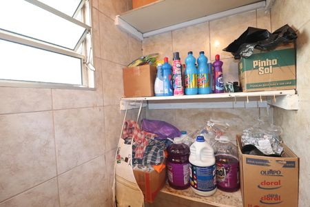Casa à venda com 200m², 2 quartos e 2 vagasLavabo
