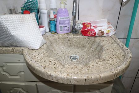 Casa à venda com 200m², 2 quartos e 2 vagasBanheiro