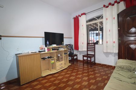 Casa à venda com 200m², 2 quartos e 2 vagasSala