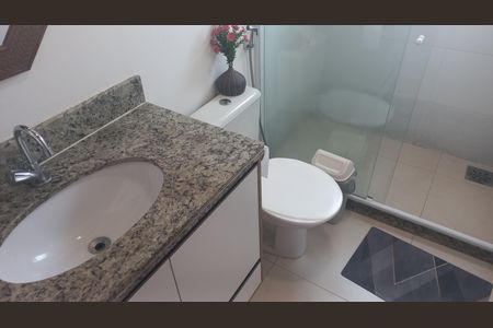 Casa de condomínio para alugar com 120m², 3 quartos e 2 vagasBanheiro