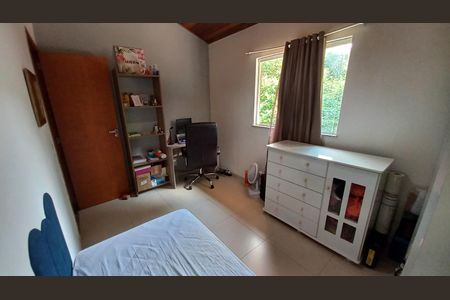 Quarto  de casa de condomínio para alugar com 3 quartos, 120m² em Maria Paula, São Gonçalo
