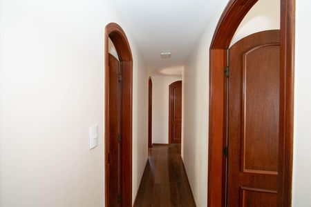 CORREDOR de apartamento à venda com 4 quartos, 150m² em Savassi, Belo Horizonte