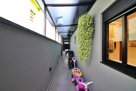 Casa à venda com 200m², 3 quartos e 2 vagasCorredor