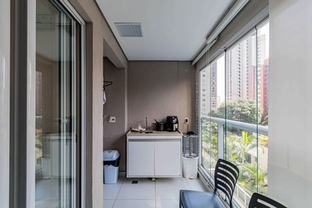 Apartamento à venda com 35m², 1 quarto e 1 vaga Apartamento à venda com 35m², 1 quarto e 1 vagaVaranda
