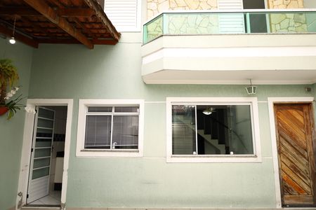 Casa para alugar com 65m², 2 quartos e 2 vagasFachada interna