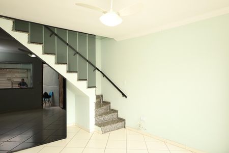 Casa para alugar com 65m², 2 quartos e 2 vagasSala