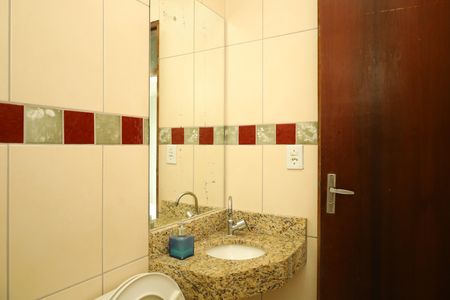 Casa para alugar com 65m², 2 quartos e 2 vagasBanheiro