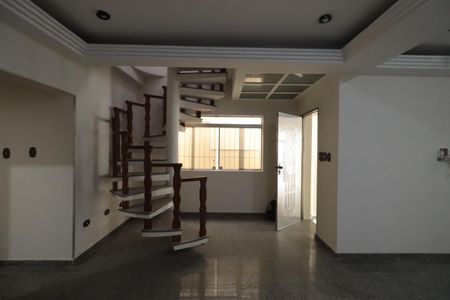 Casa à venda com 215m², 3 quartos e 2 vagasSala